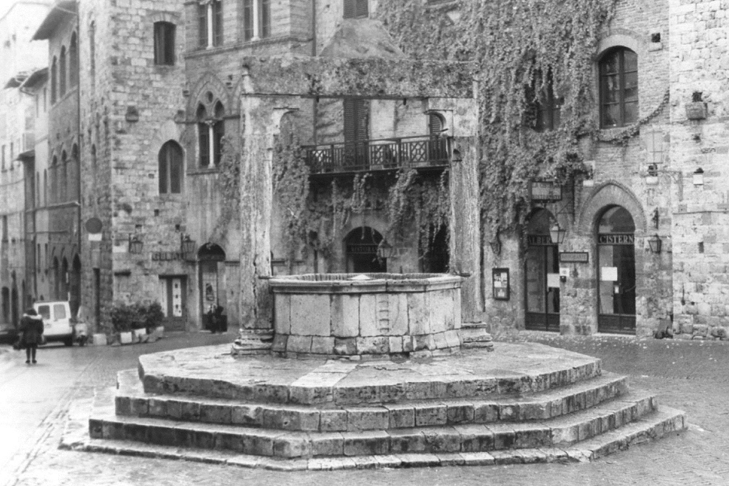 Piazza della Cisterna/Author: www.sigecweb.beniculturali.it